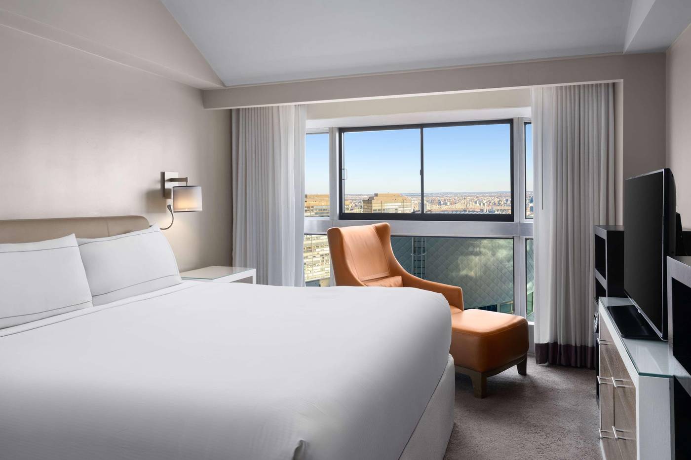 Millennium-Hilton-New-York-One-UN-Plaza-Room-64