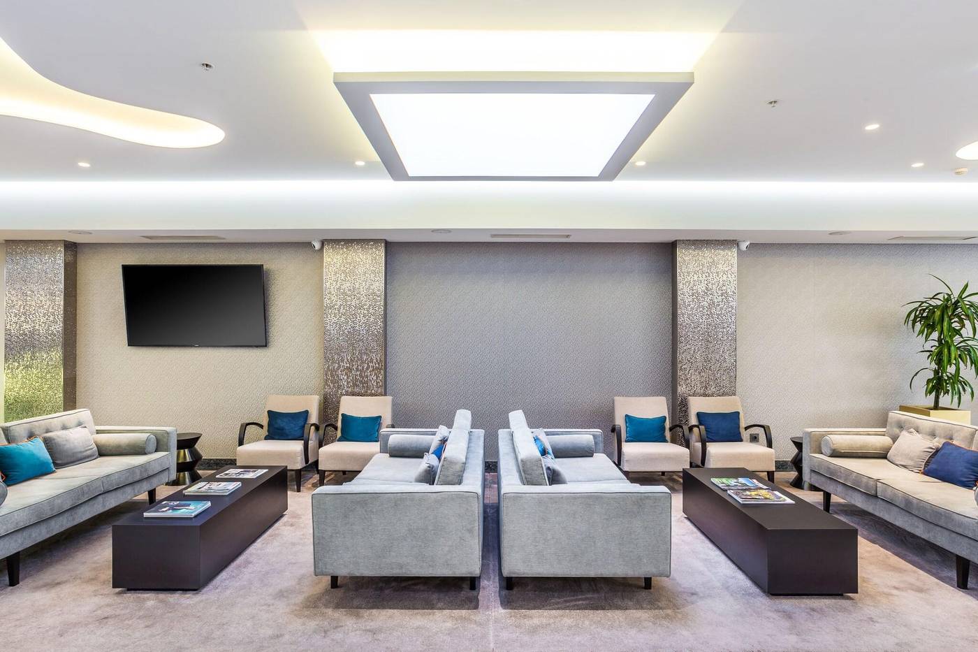 Empire-Lisbon-Hotel-Lobby-19