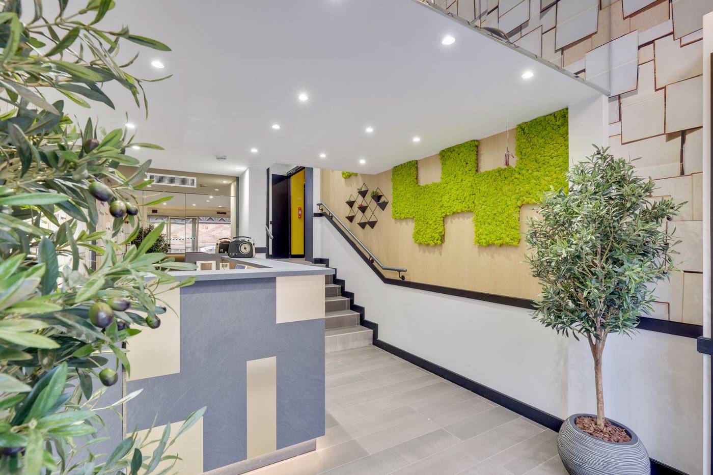 Hotel-Nord-Et-Champagne-Lobby-2