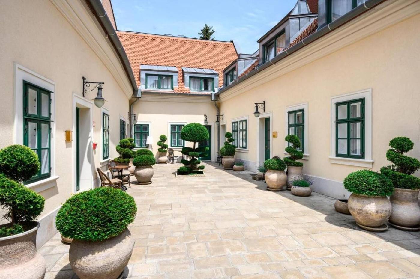 Maison-Bistro---Hotel-Room-44