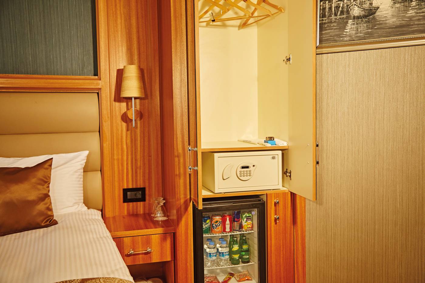 Ikbal-Deluxe-Room-15