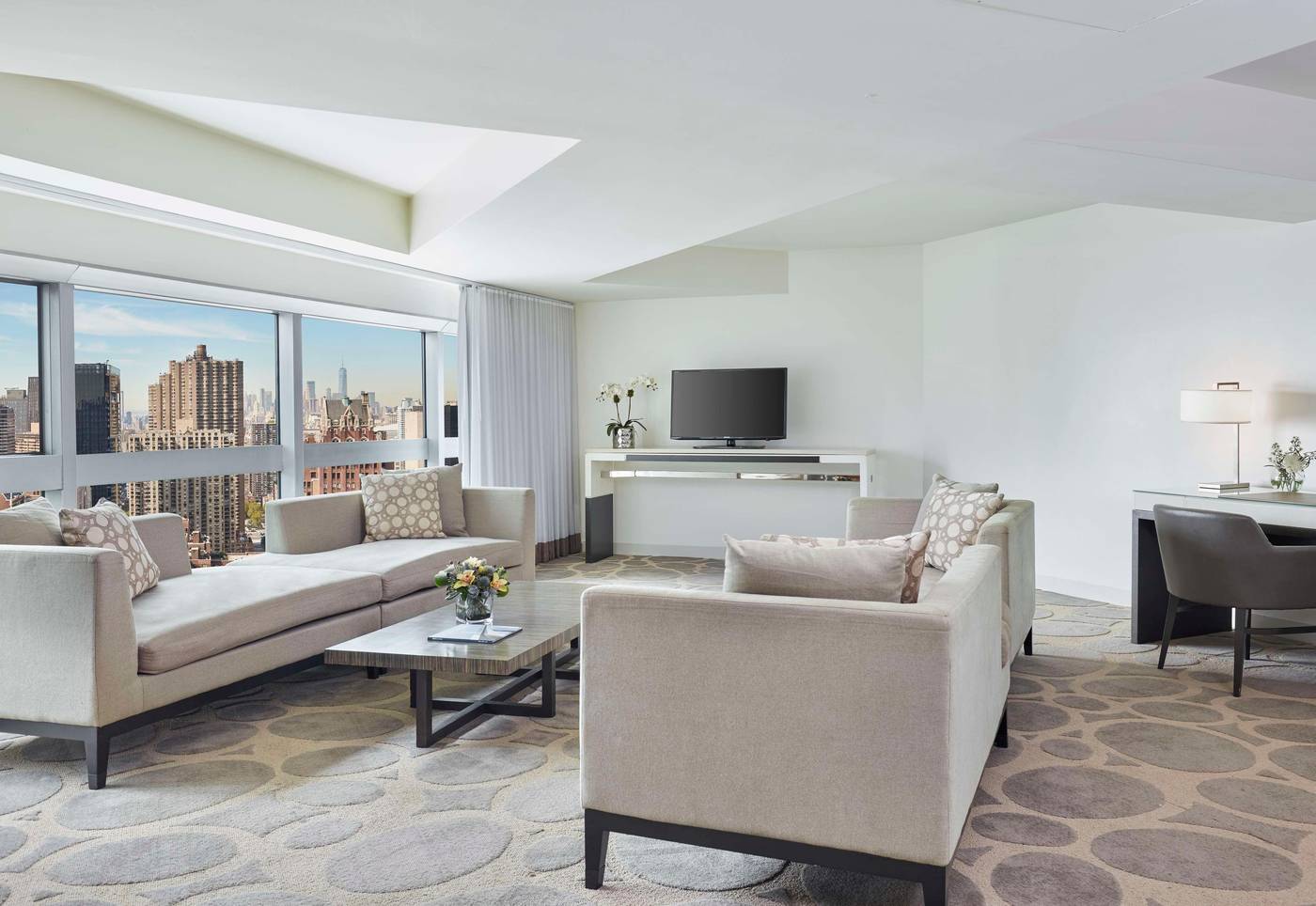 Millennium-Hilton-New-York-One-UN-Plaza-Room-24