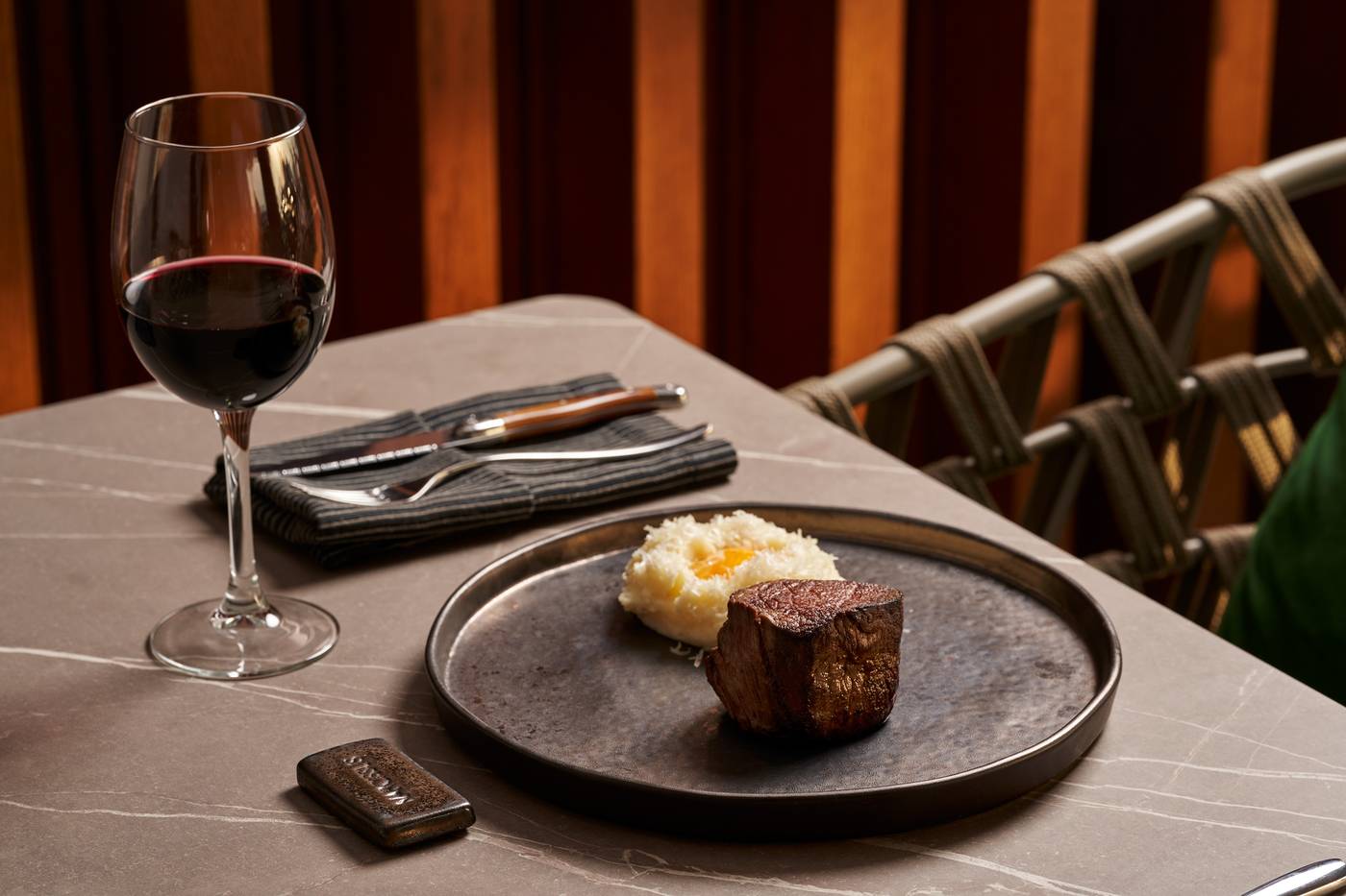 Kouros-Hotel---Suites-Restaurant-24