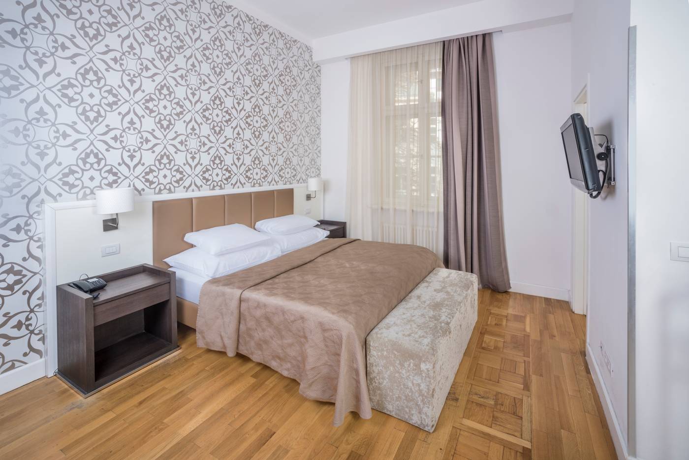 Deminka-Palace-Room-8