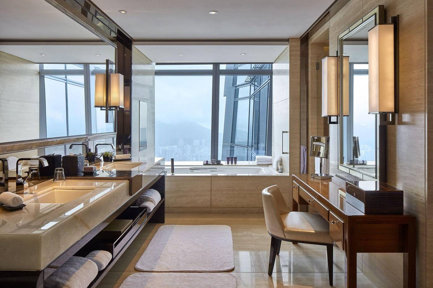 The-Ritz-Carlton--Hong-Kong-Room-41