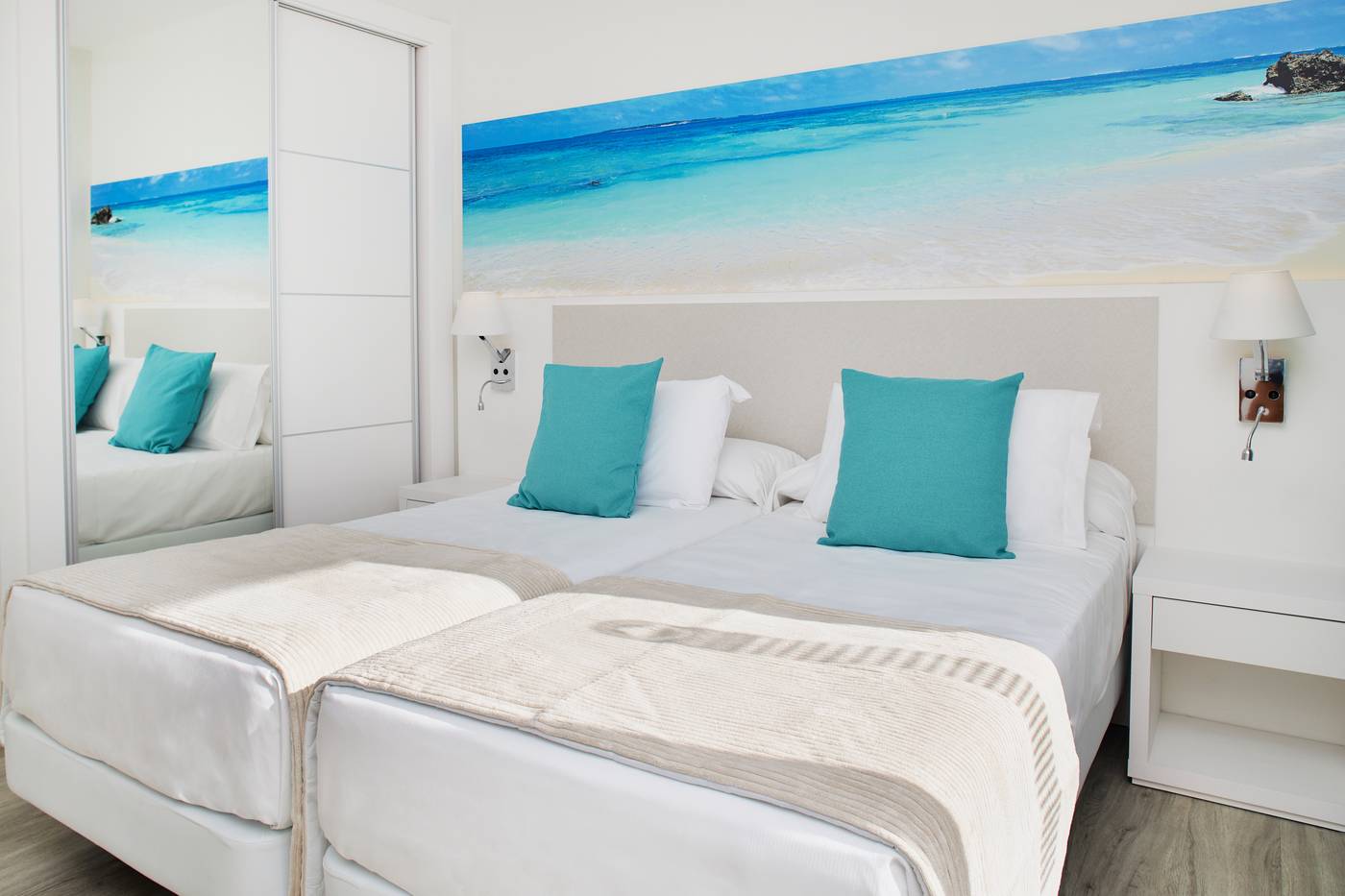 Invisa-Hotel-Es-Pla---Adults-Only-Room-14