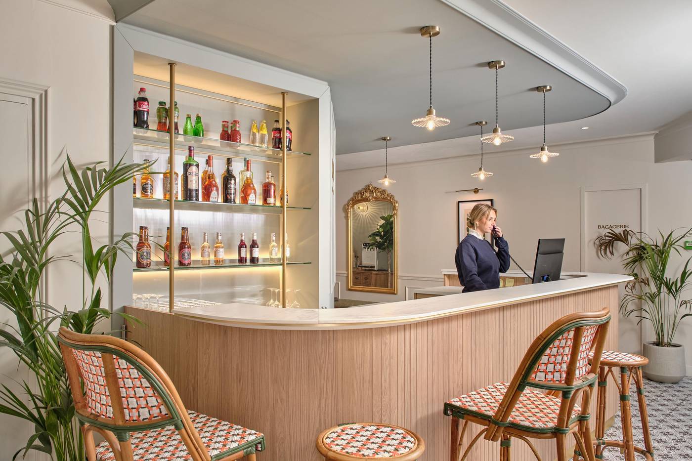 Moulin-Plaza-Lobby-6