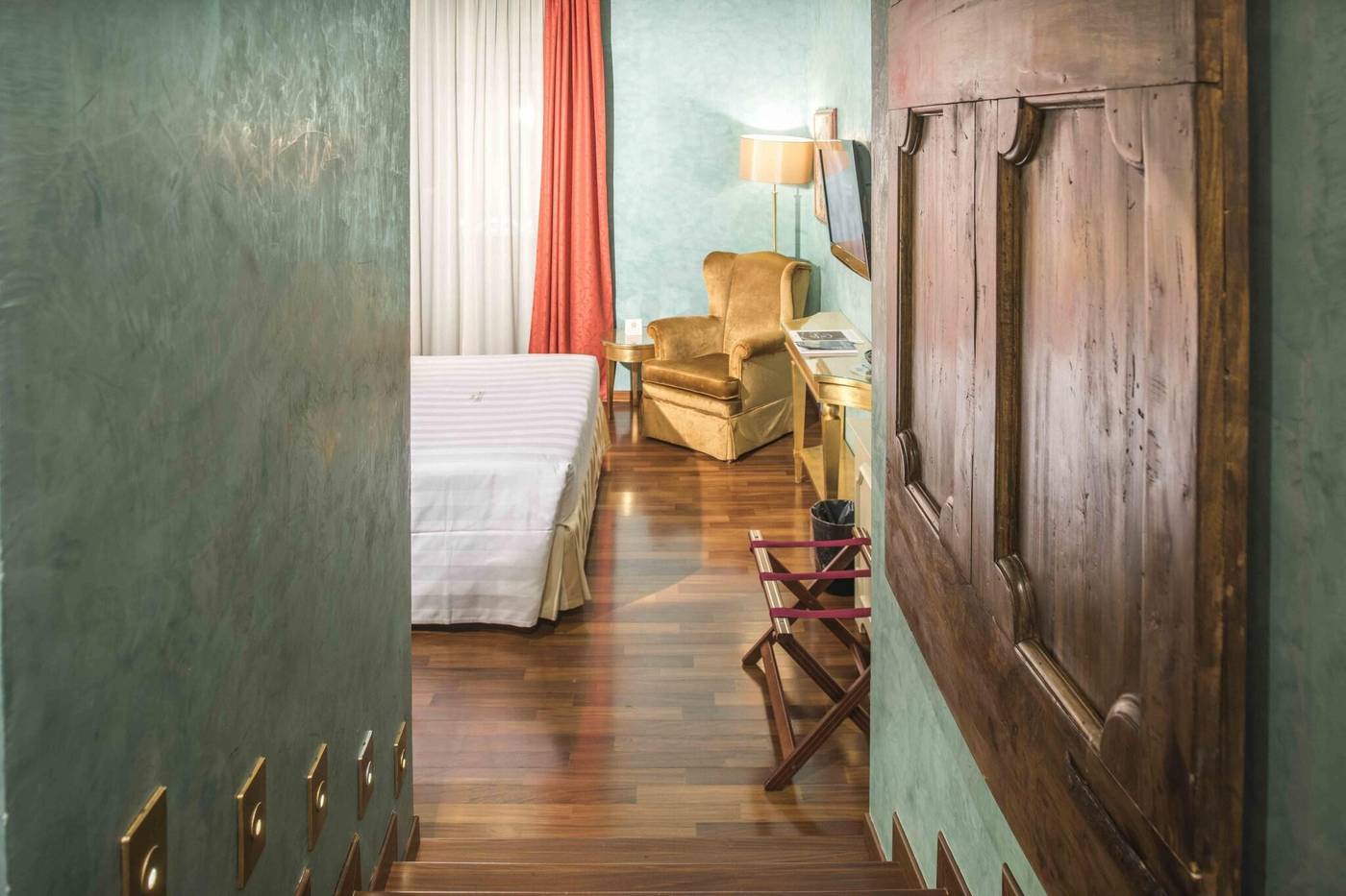 Golden-Tower-Hotel---Spa-Room-71