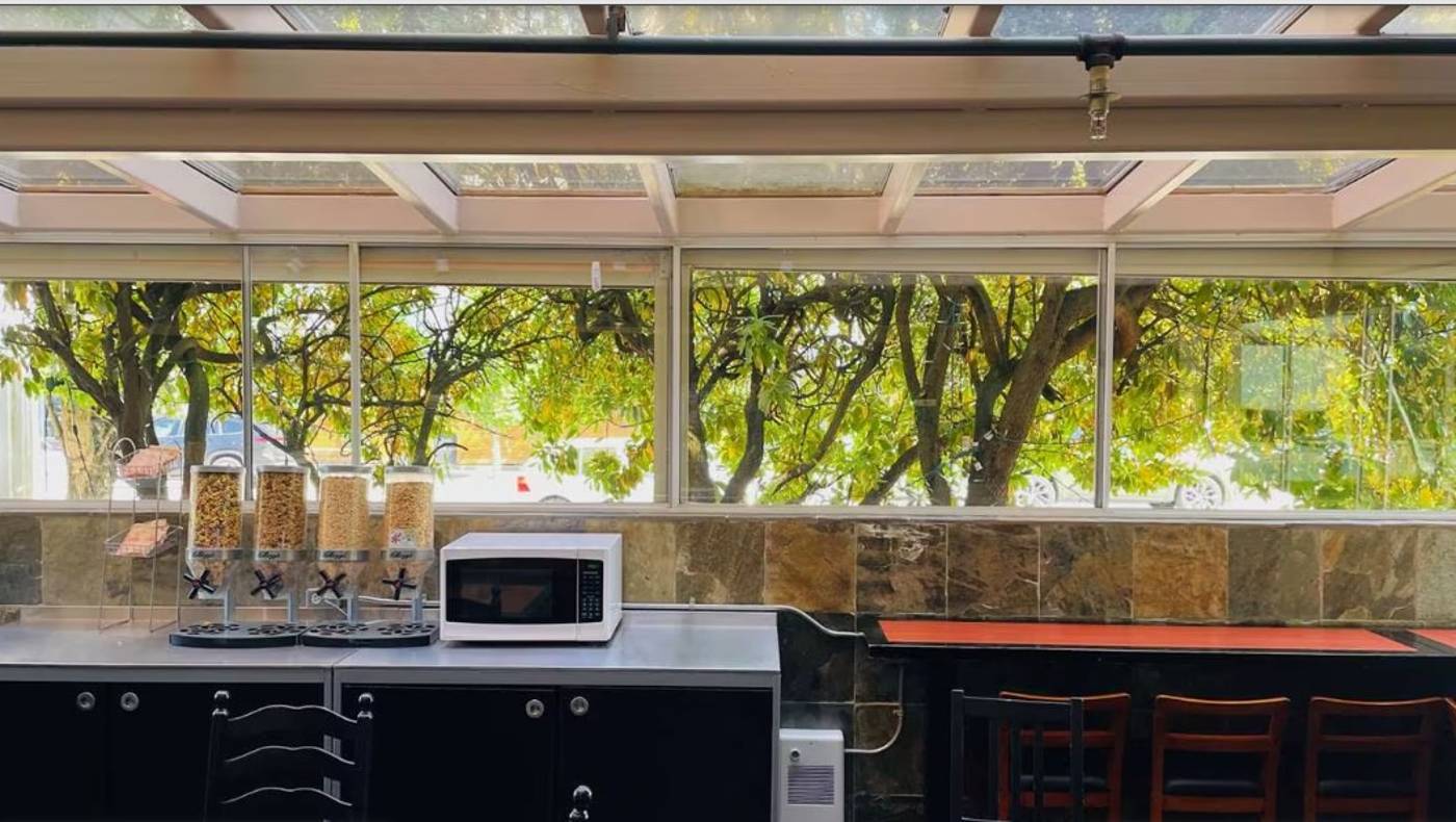 SureStay-by-Best-Western-Richmond-Vancouver-Airport-Restaurant-7