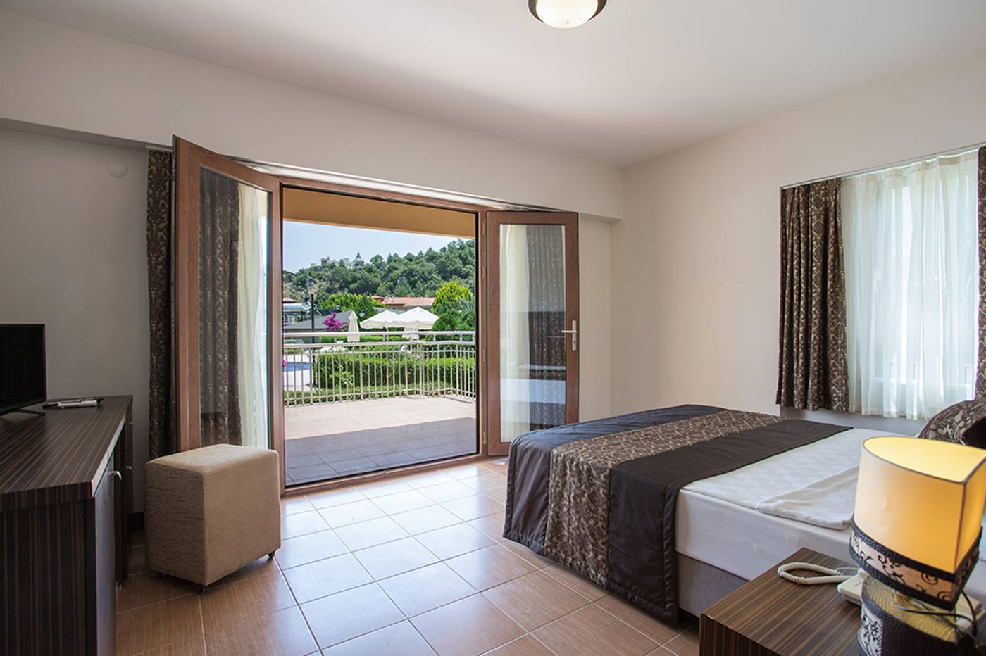 The-One-Club-Room-22