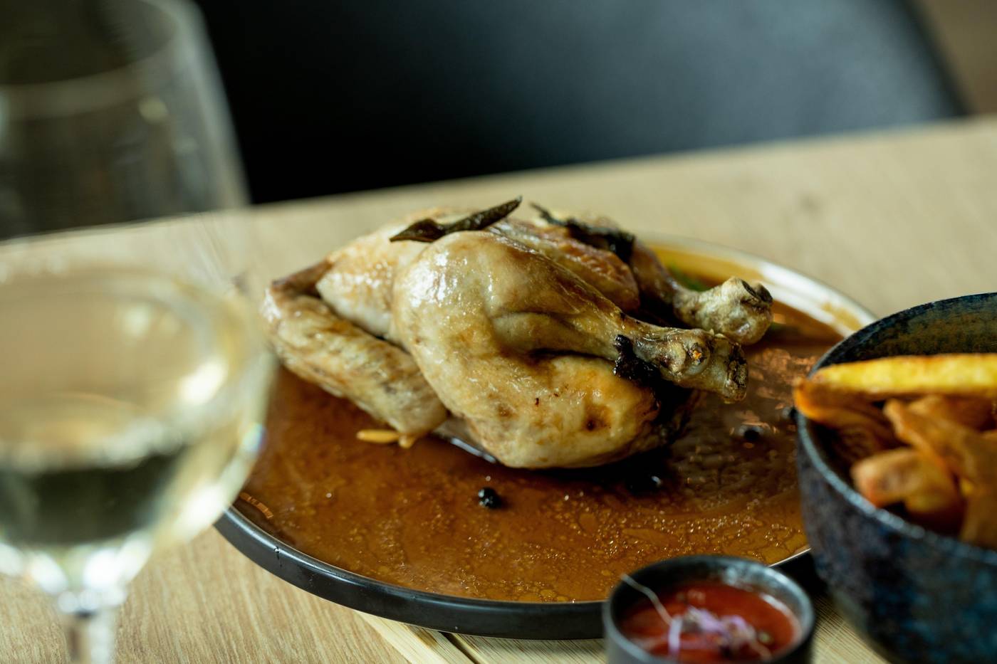 Holiday-Inn-Express-Amsterdam---North-Riverside-Restaurant-44