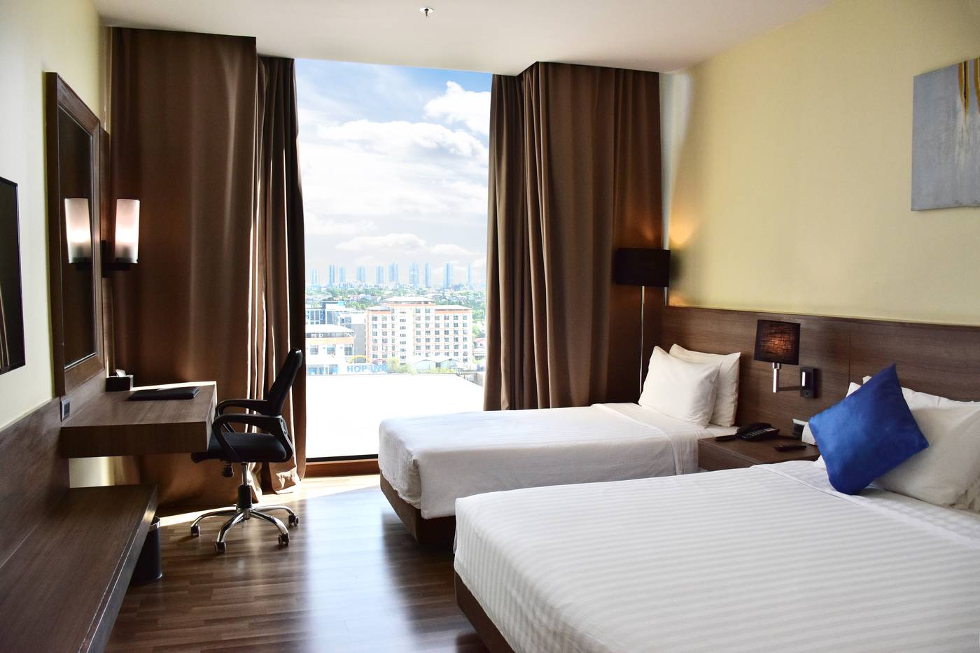 Best-Western-Plus-Wanda-Grand-Hotel-Room-17