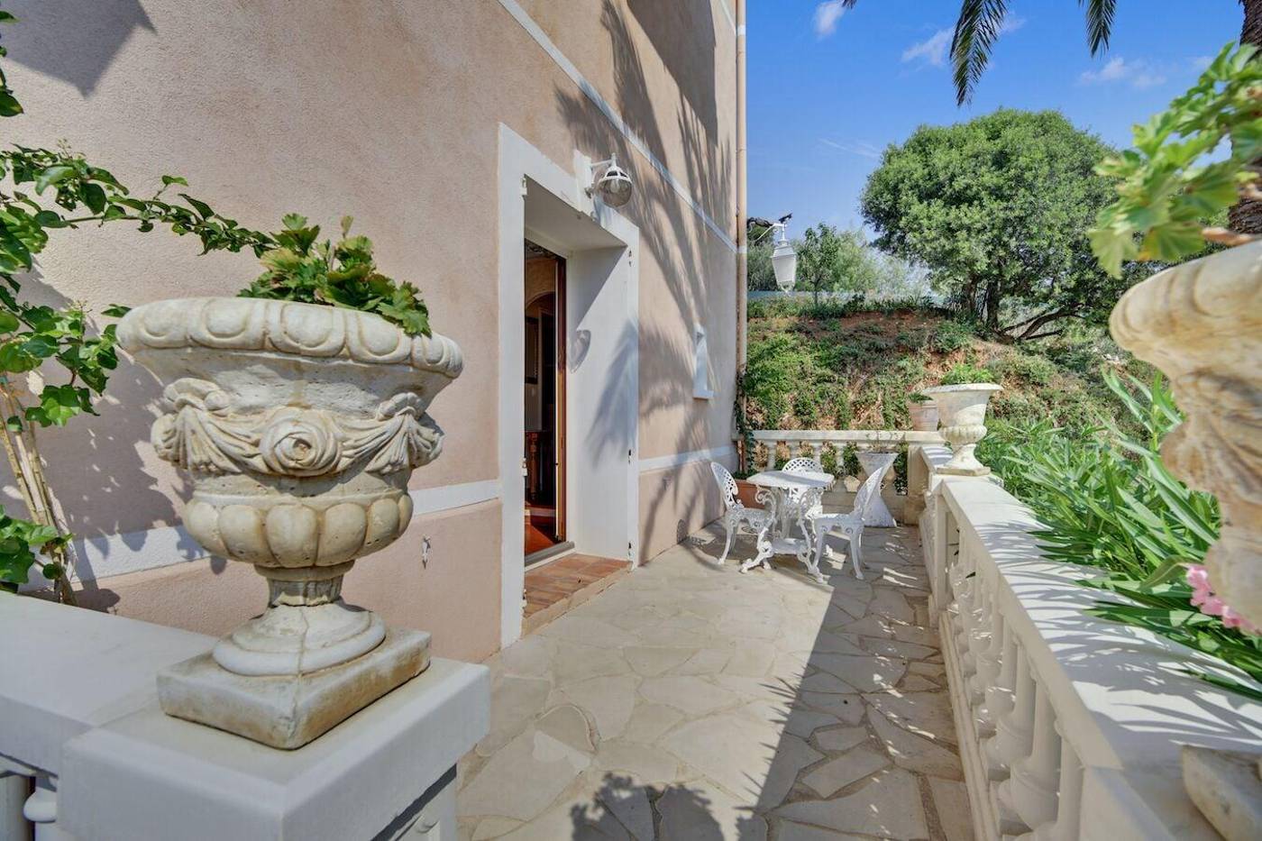 Chateau-de-Mei-Lese-General-view-14