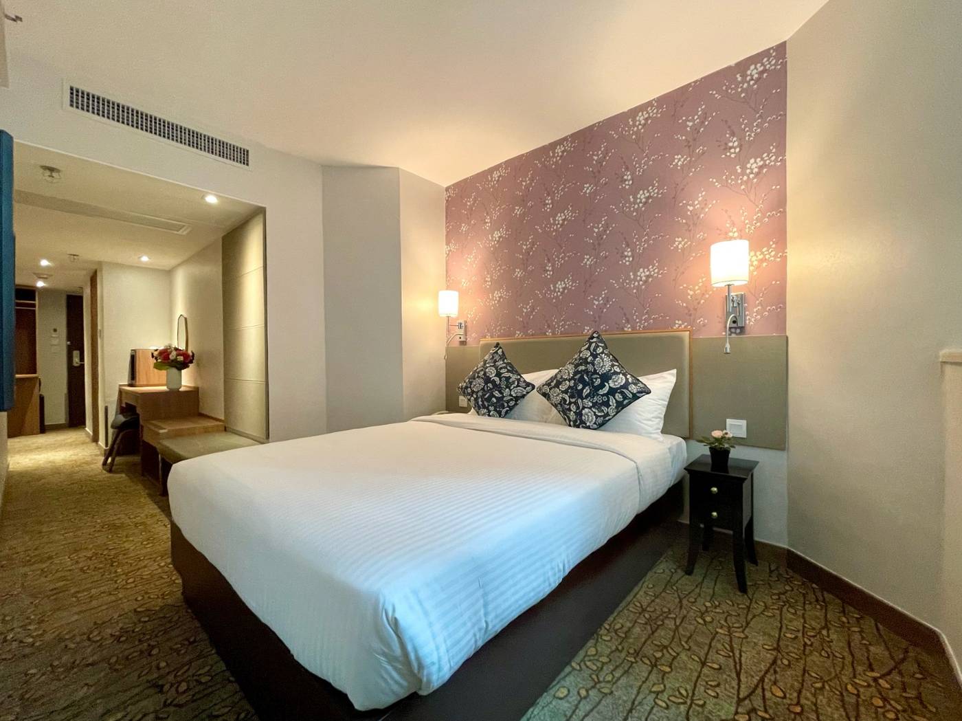 Lander-Grand-Hotel-Room-16