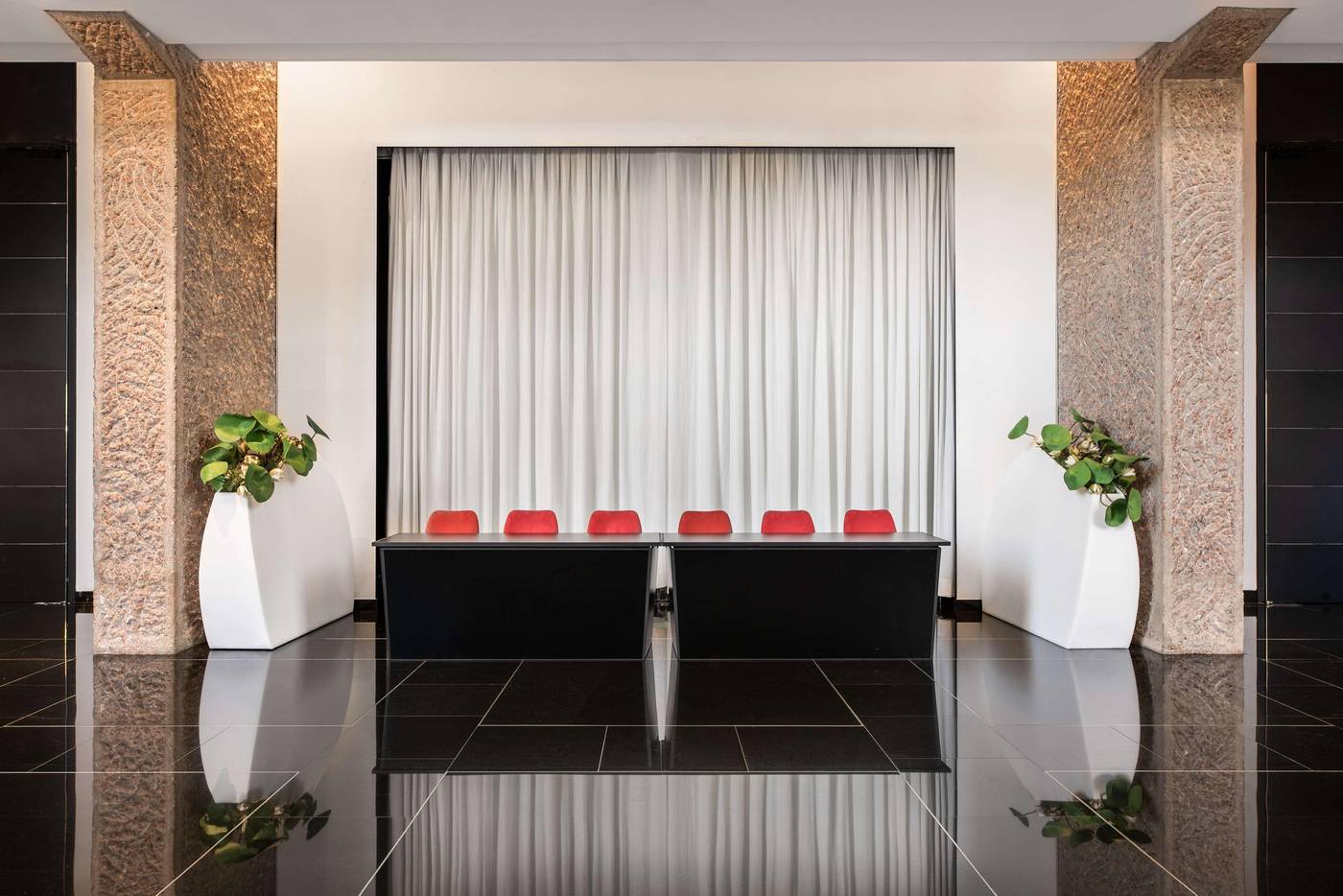 Hilton-Madrid-Airport-General-view-5