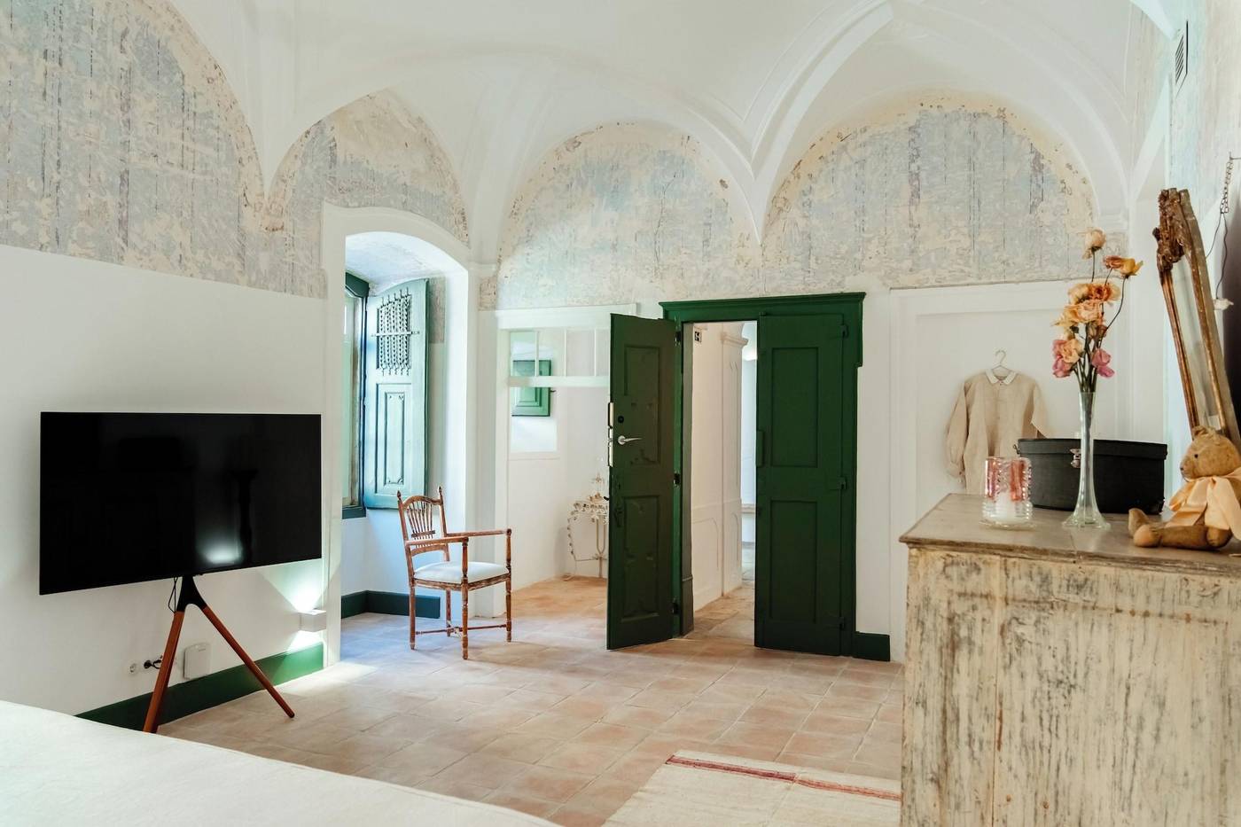 Amada Moura-Portugal-Moura-Room-10
