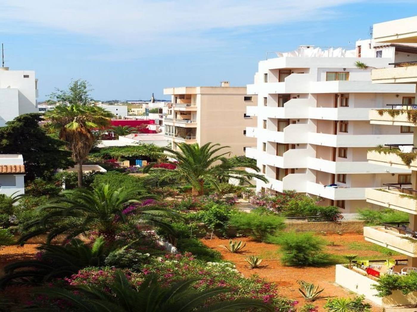 Green-Line-Bon-Sol-Lobby-5