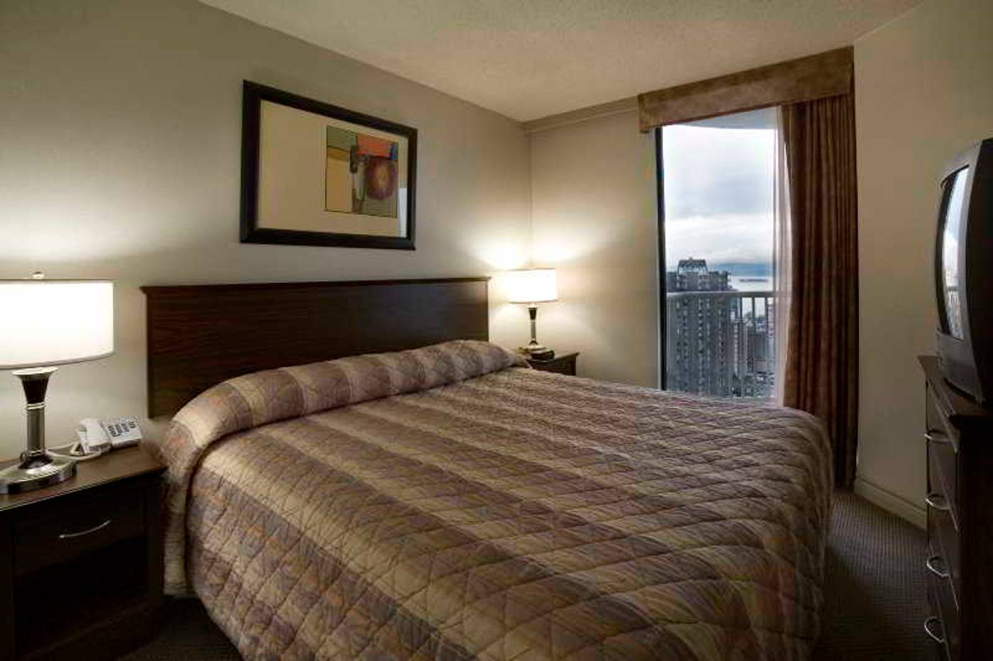 Sandman-Suites-Davie-Room-50