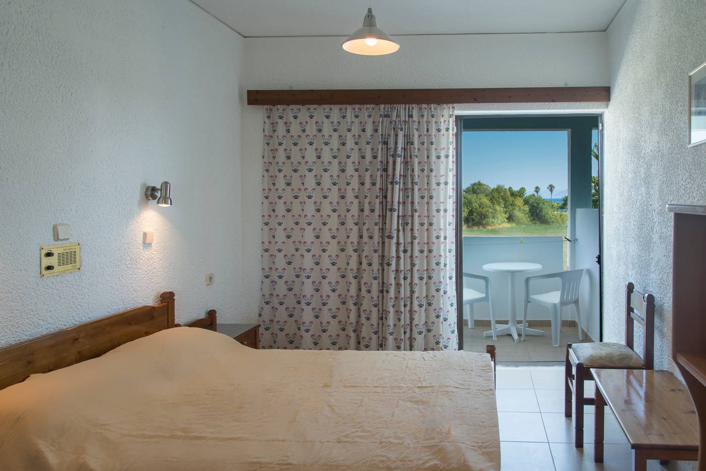 Tropical-Sol-Room-17