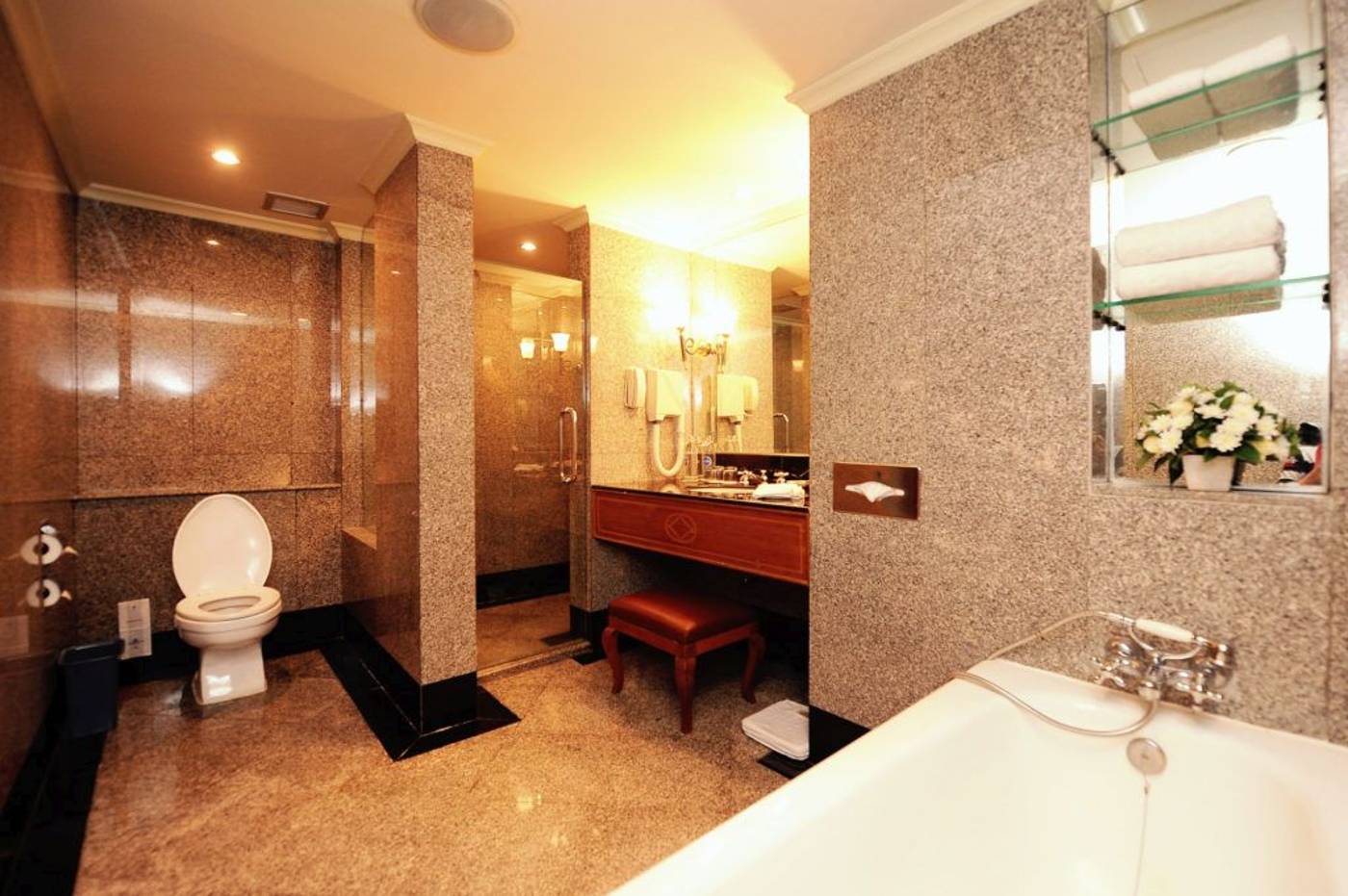 Montien-Riverside-Bangkok-Hotel-Room-58