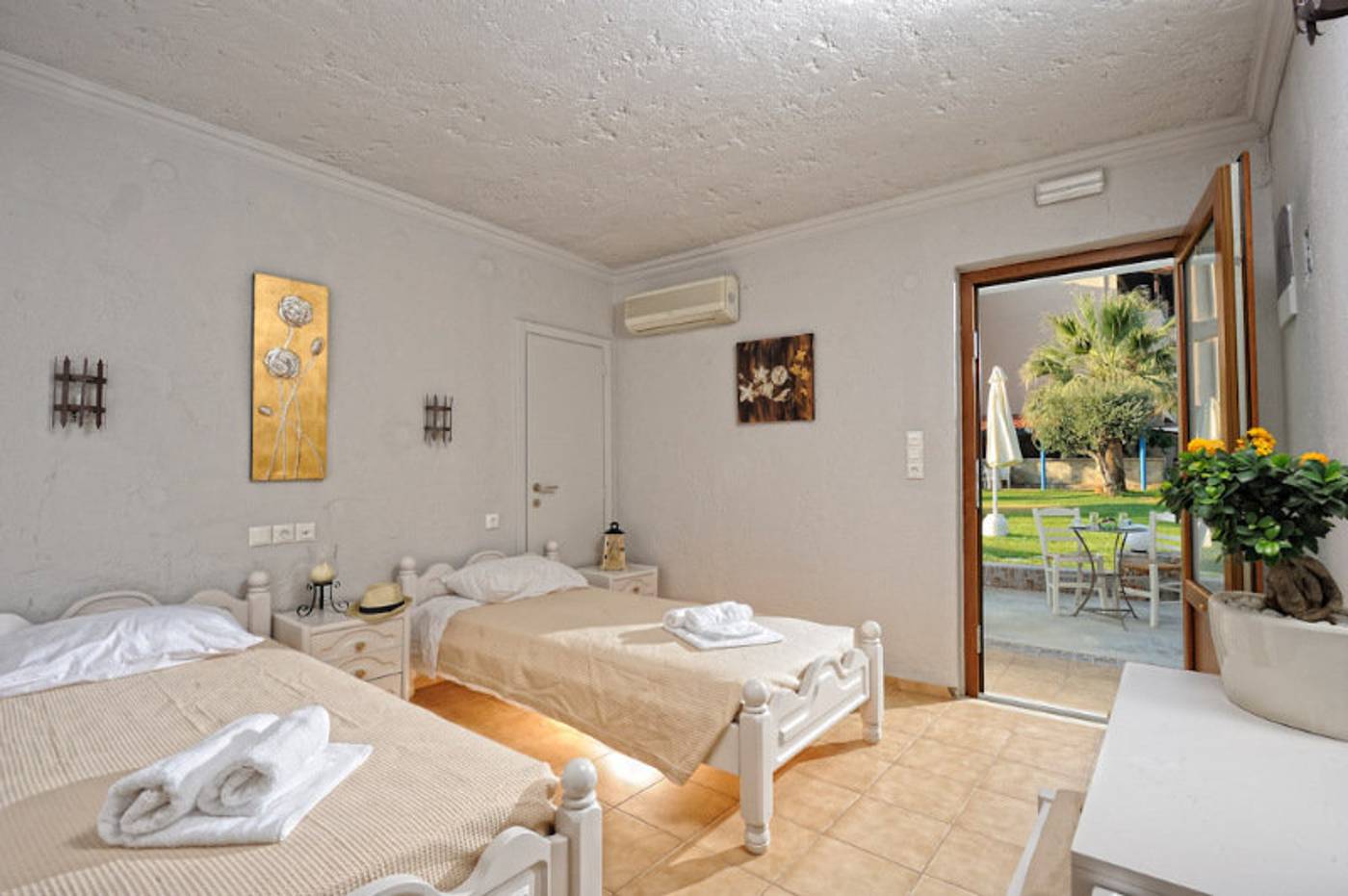 Aggelo-Room-8