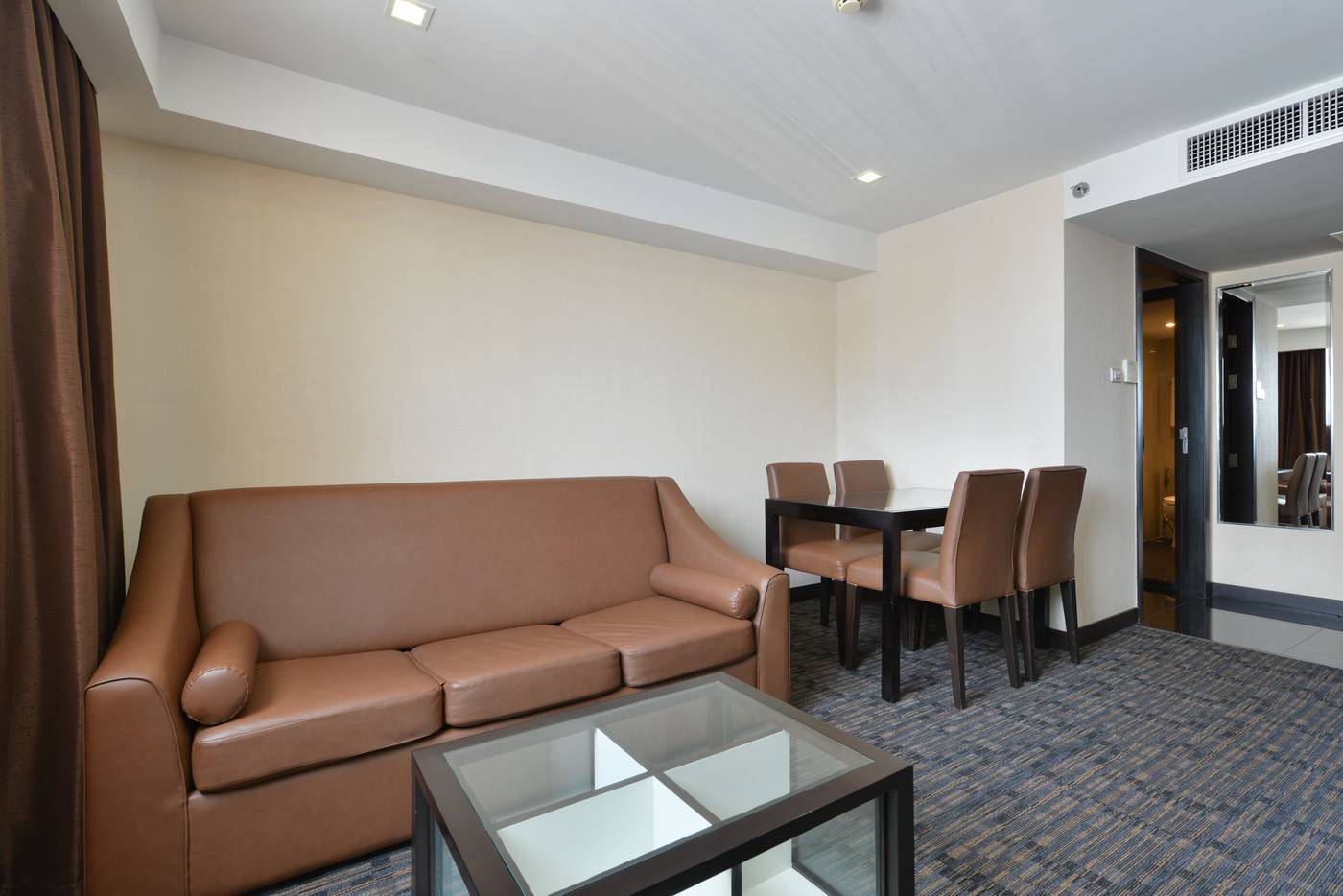 Hotel-Royal-Bangkok---Chinatown-Room-19