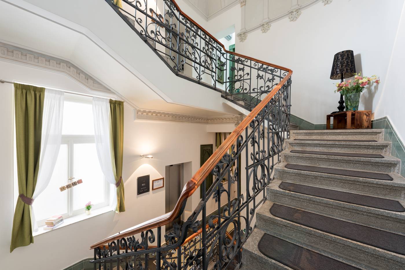 Mooo-Downtown-Lobby-4