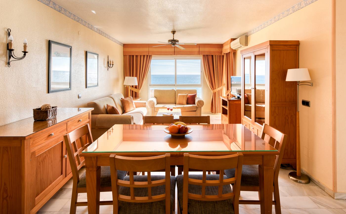 Macdonald-Dona-Lola-Room-15