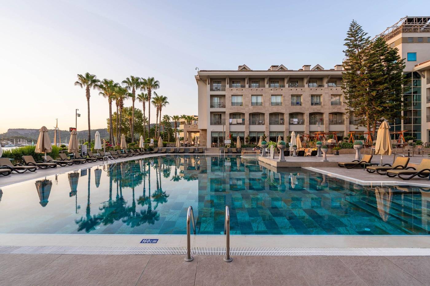 Fame-Residence-Kemer-Pool-1