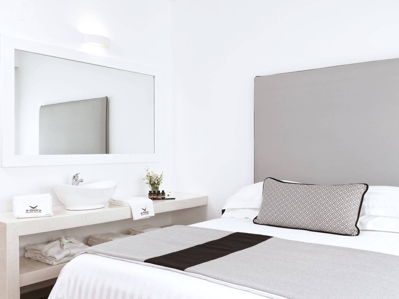 Aressana-Spa-Hotel---Suites-Room-26