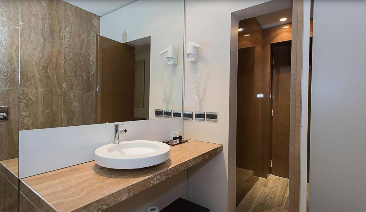 Romano-House-Room-17