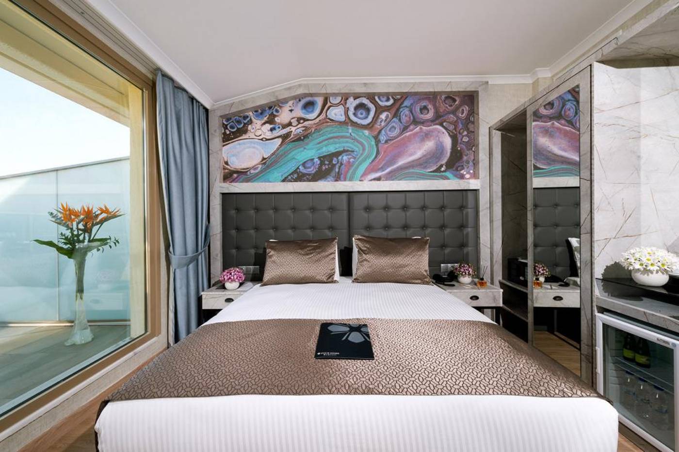 Four-Sides-Sisli-Room-17