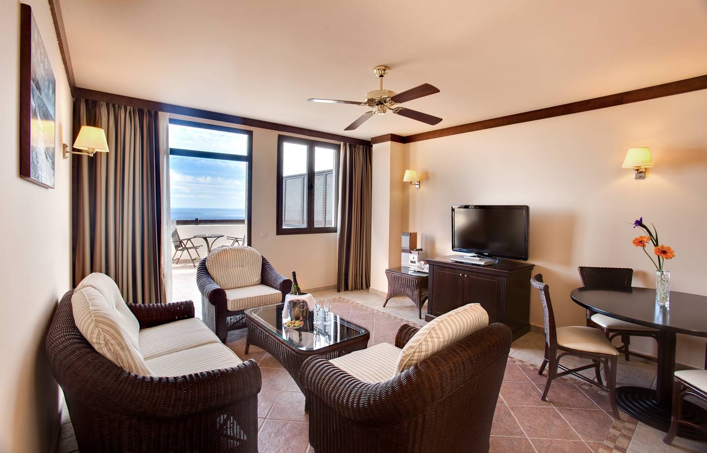 Occidental-Jand----a-Royal-Level-Room-37