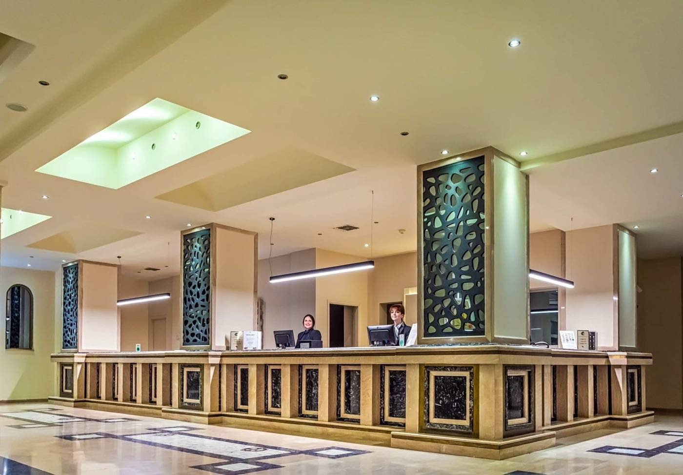 Kresten-Palace-Lobby-50