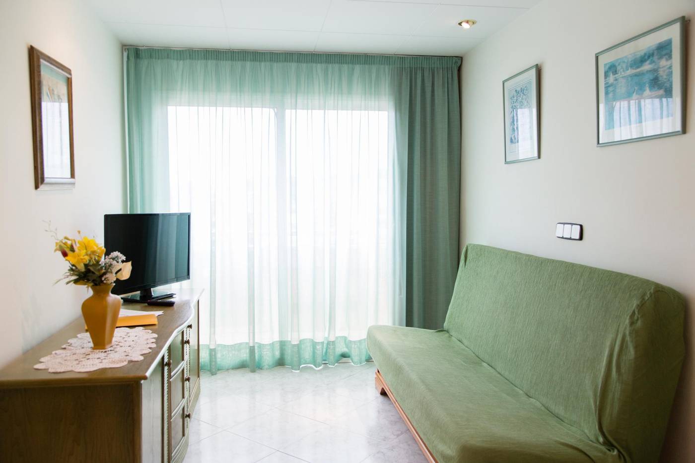Apartamentos-Neptuno-Calella-Room-20