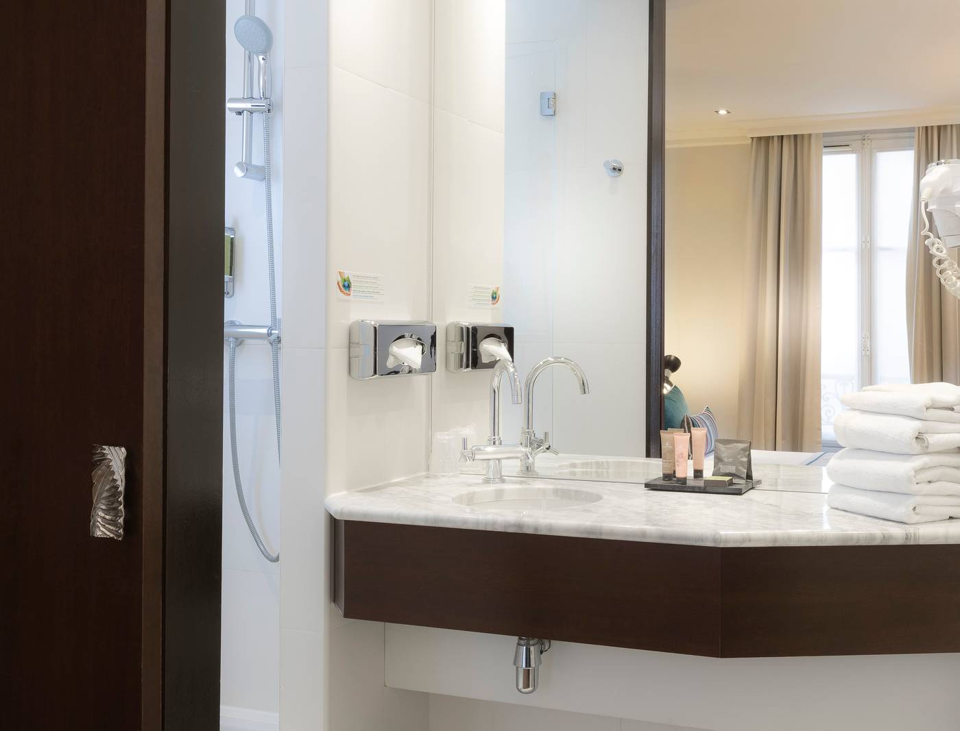 Montfleuri-Arc-de-Triomphe-Room-40