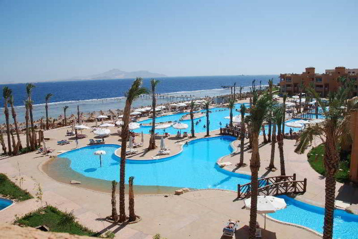 Rehana-Royal-Beach-Resort-Pool-8