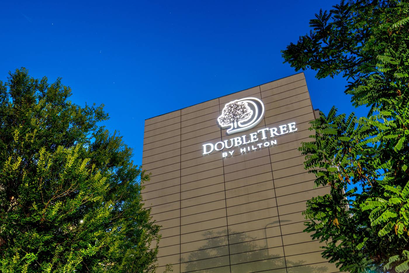 DoubleTree-by-Hilton-Milan-Lobby-10