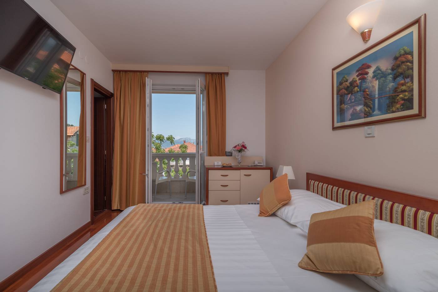 Palace-Trogir-Room-10
