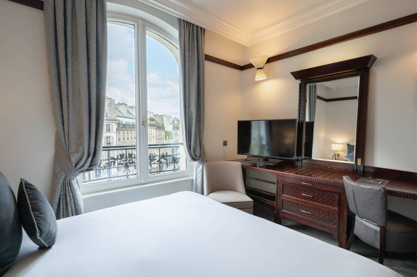 Hotel-Signature-Saint-Germain-des-Pres-Room-22