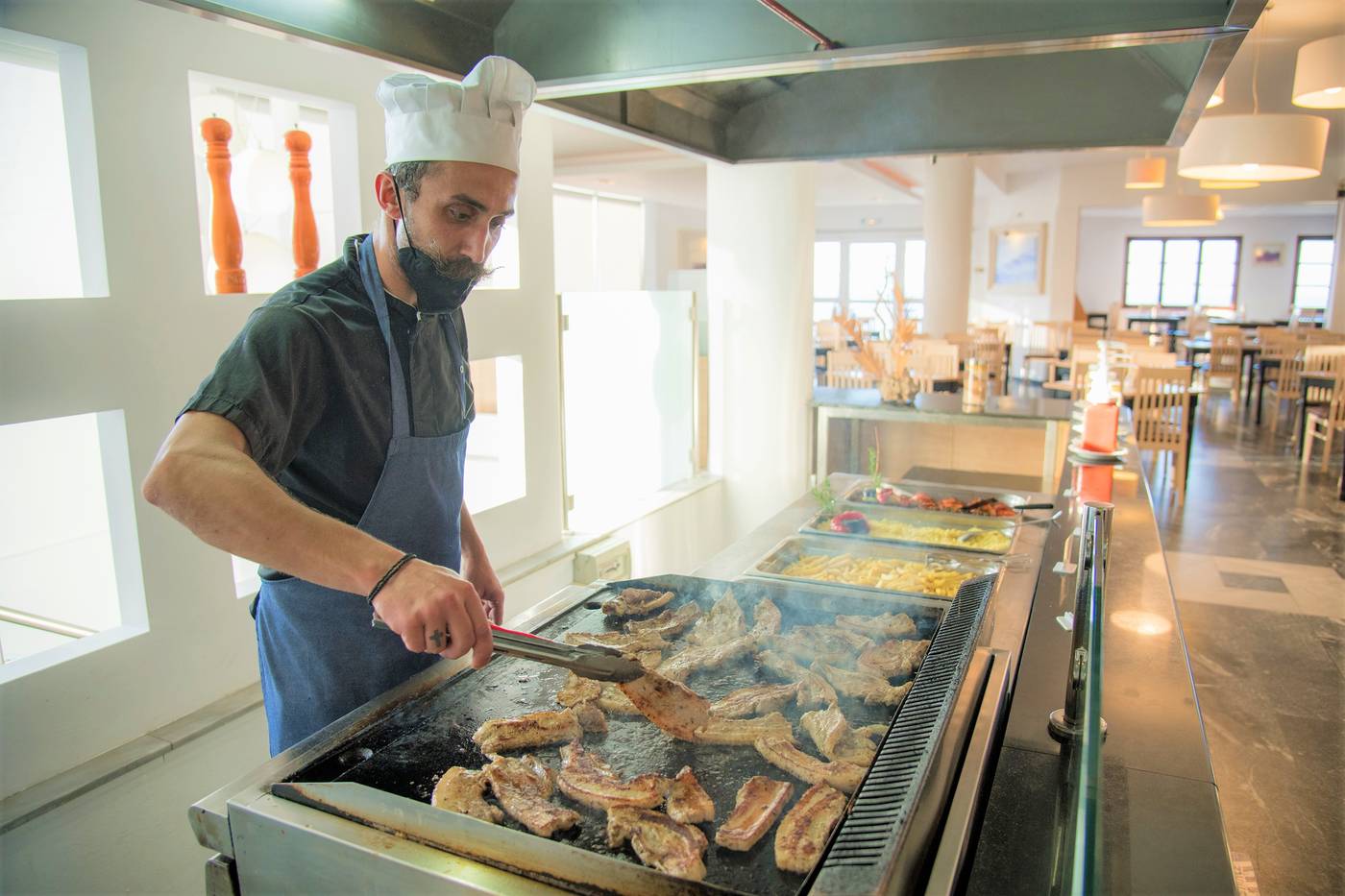 Hotel-Semiramis-Village-Restaurant-28