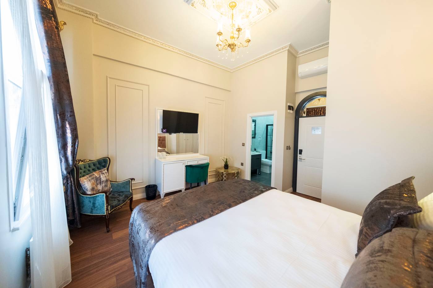 Solomon-s-Mansion-Hotel-Room-11