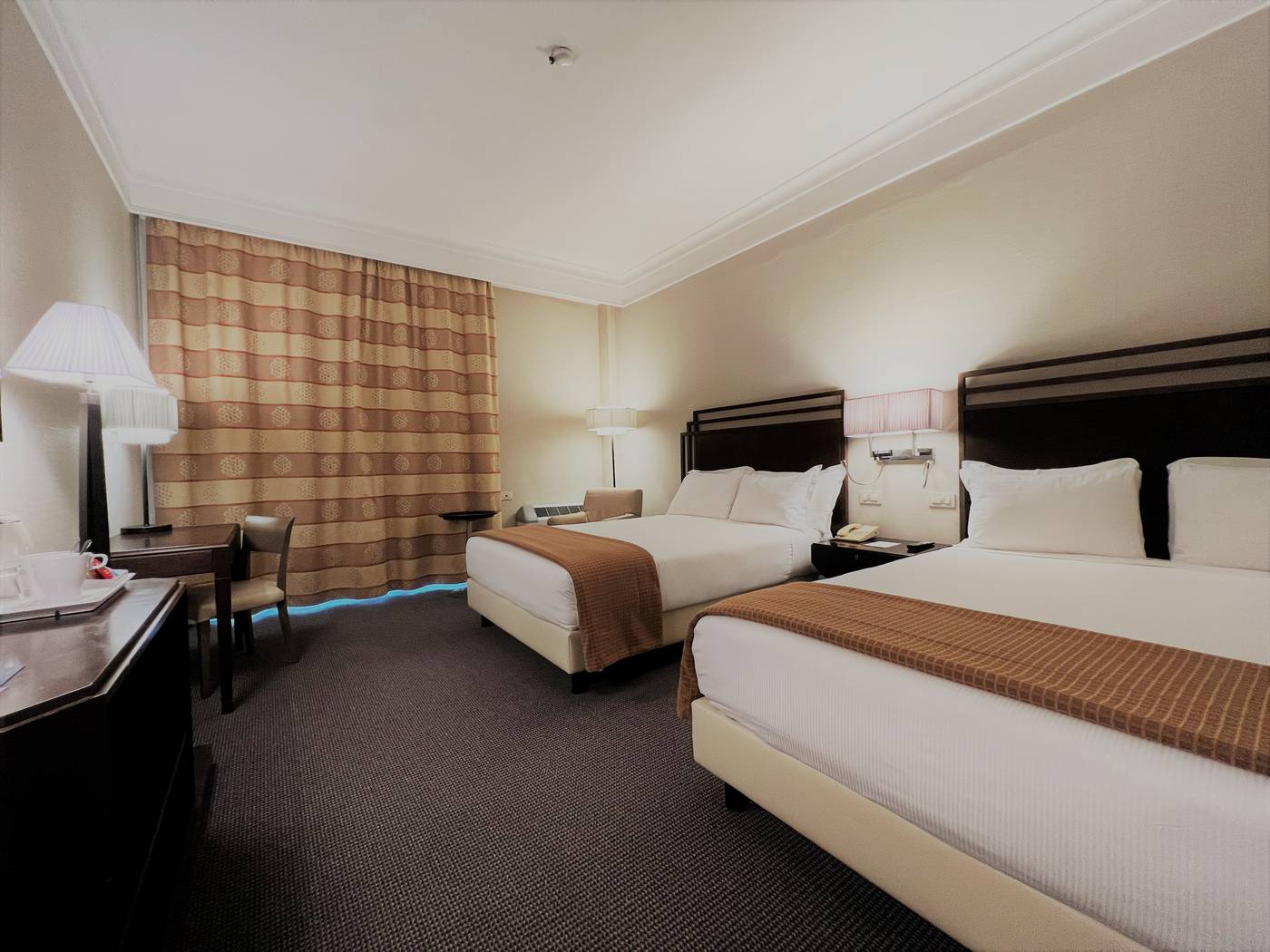 Crowne-Plaza-Rome---St--Peter-s-Room-47