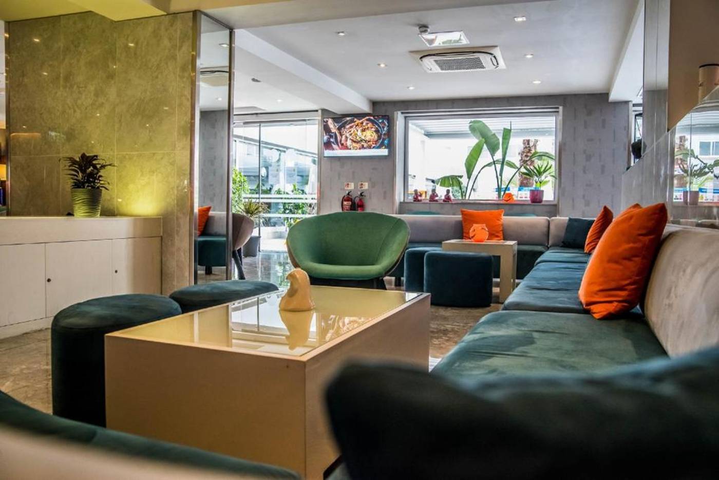 Pebbles-Resort-Lobby-32