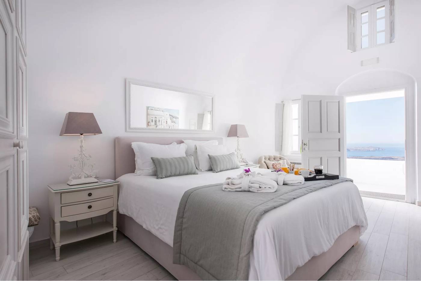 Aqua-Luxury-Suites-Room-19