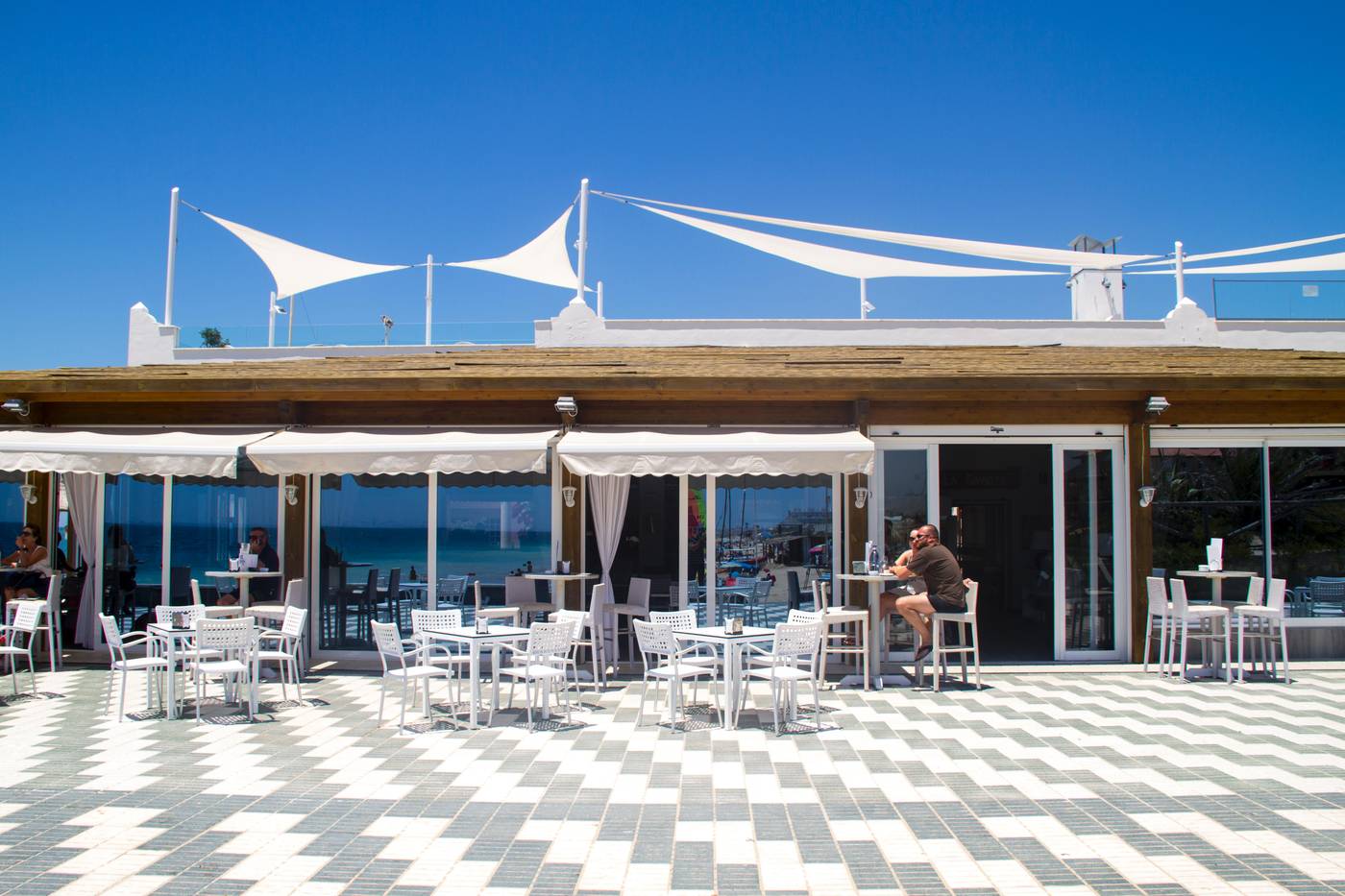 Playa-de-la-Luz-Restaurant-9