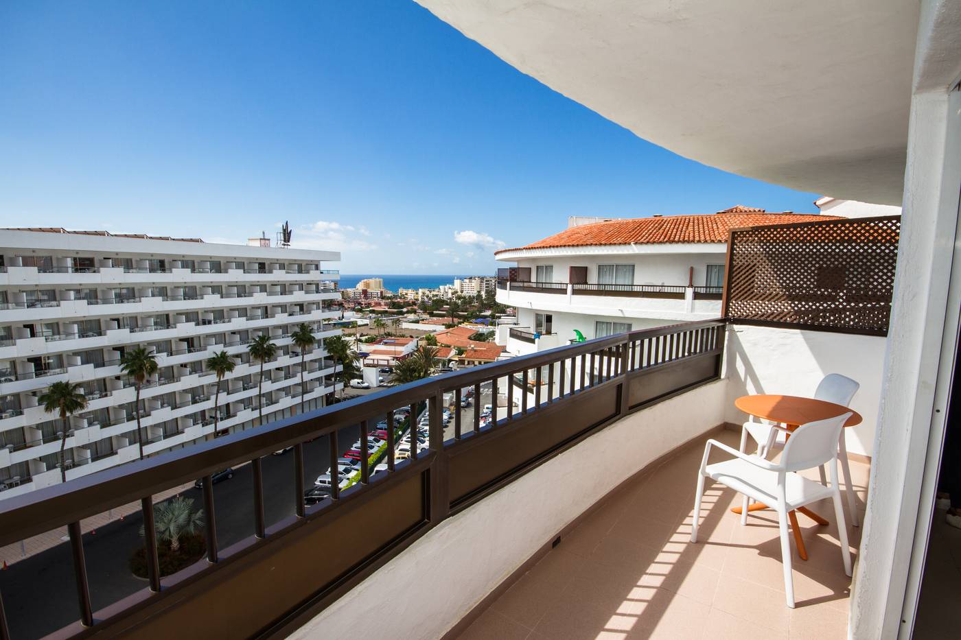 Servatur-Waikiki-Room-8