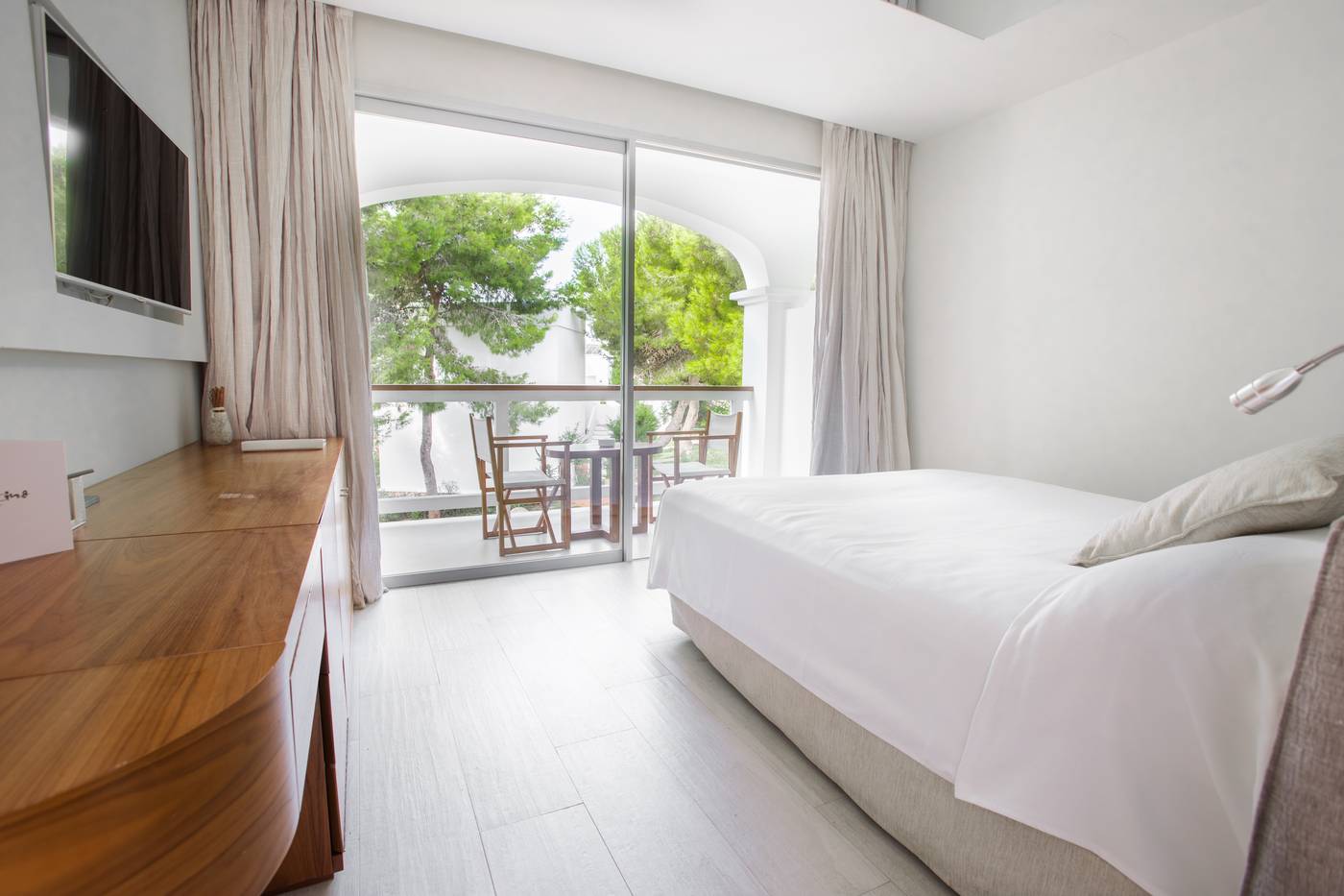 Destino-Pacha-Ibiza-Resort-Room-19