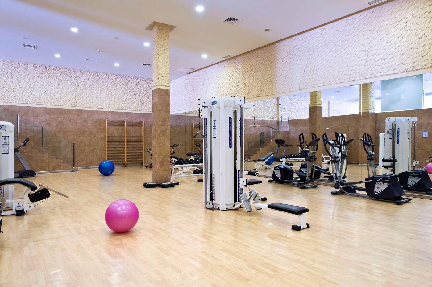 Occidental-Jand----a-Mar-Sports-and-Entertainment-73