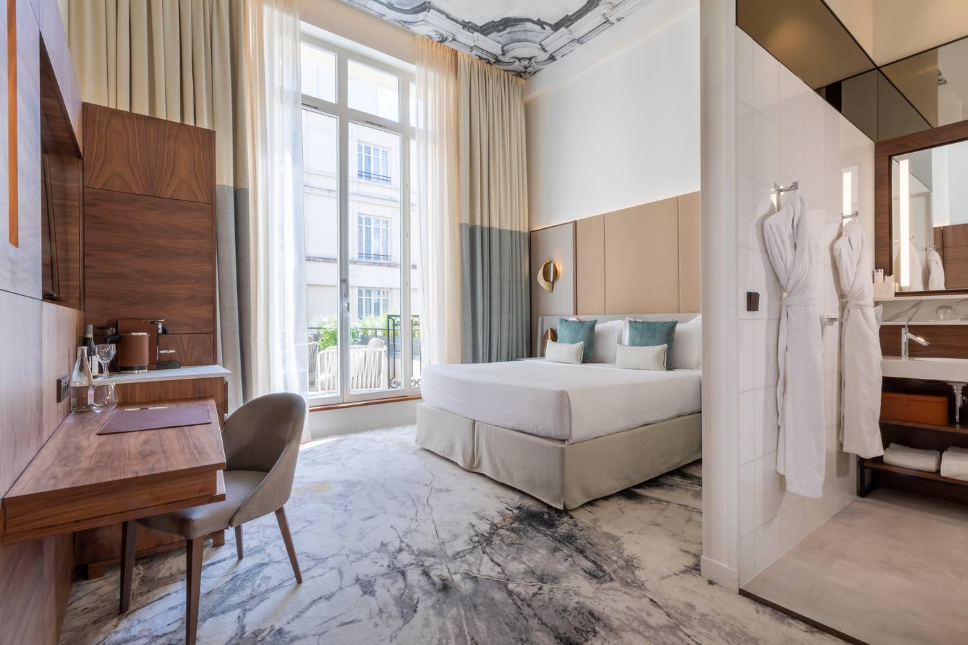 InterContinental-Paris---Champs-Elysees-Etoile--an-IHG-Hotel-Room-28